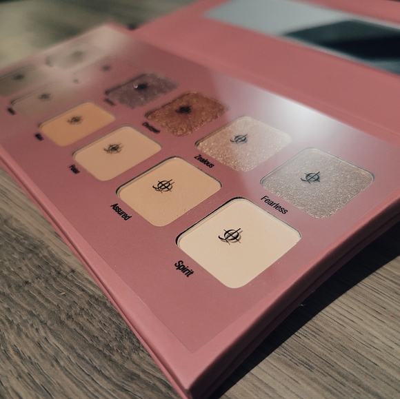 Illamasqua Unveiled Artistry Palette - Picture 3 of 7